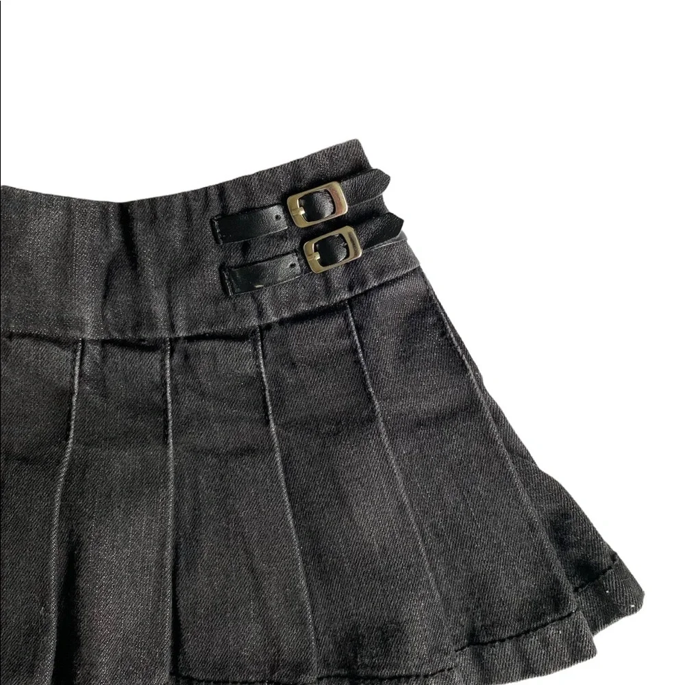 1989 Place Black Pleated Skort with Buckle Detail - Picture 4 of 6